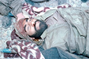 فرمانده گردان ، شهیدآقاخانی یک ساعت بعداز شهادت 