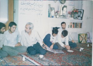 چندروز بعدازعملیات بدر دیدارازخانواده شهید حجت الاسلام بهشتی درکاشان